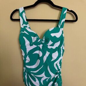 NWT M 8-10 Twist-Front Shirred Full Coverage One Piece Swimsuit - Shade & Shore